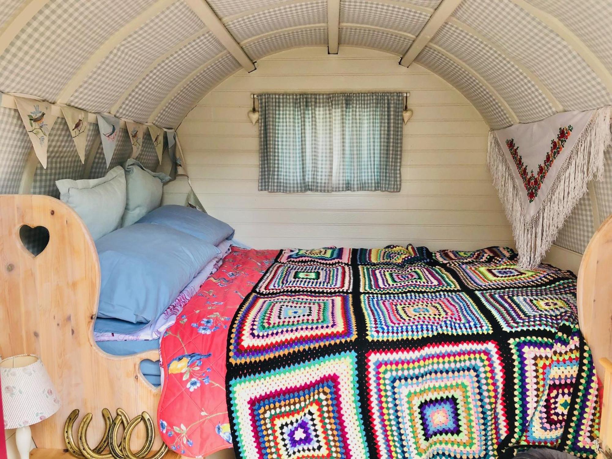 Bowtop Wagon At Lettoch Farm Luxury tent